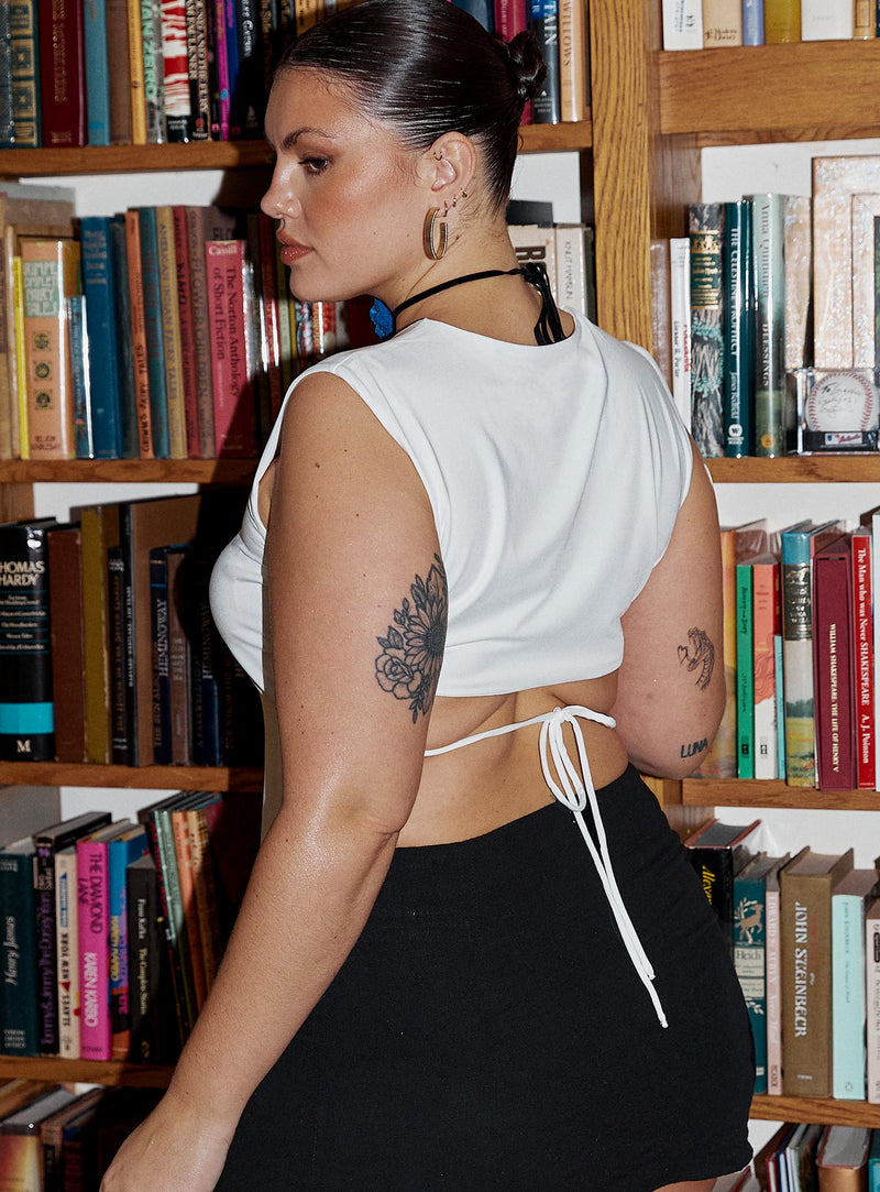 Uzo Top White Curve