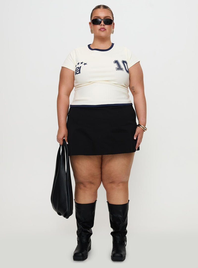 Track Record Graphic Top Cream Curve
